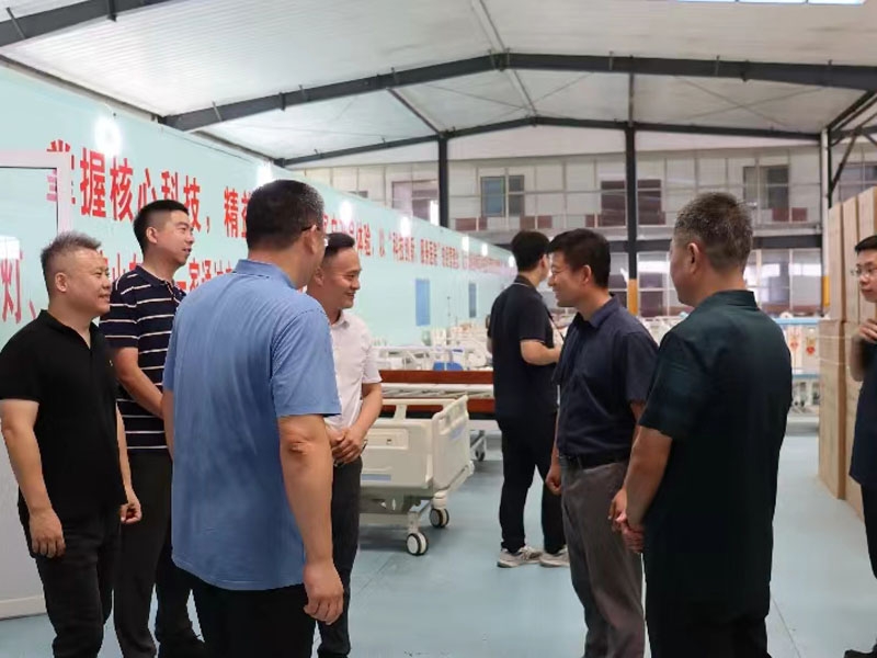 9月5日，國家發展和改革委員會各位領導及曲阜市陵城鎮政府各級領導，蒞臨集團公司考察調研產業融合發展情況